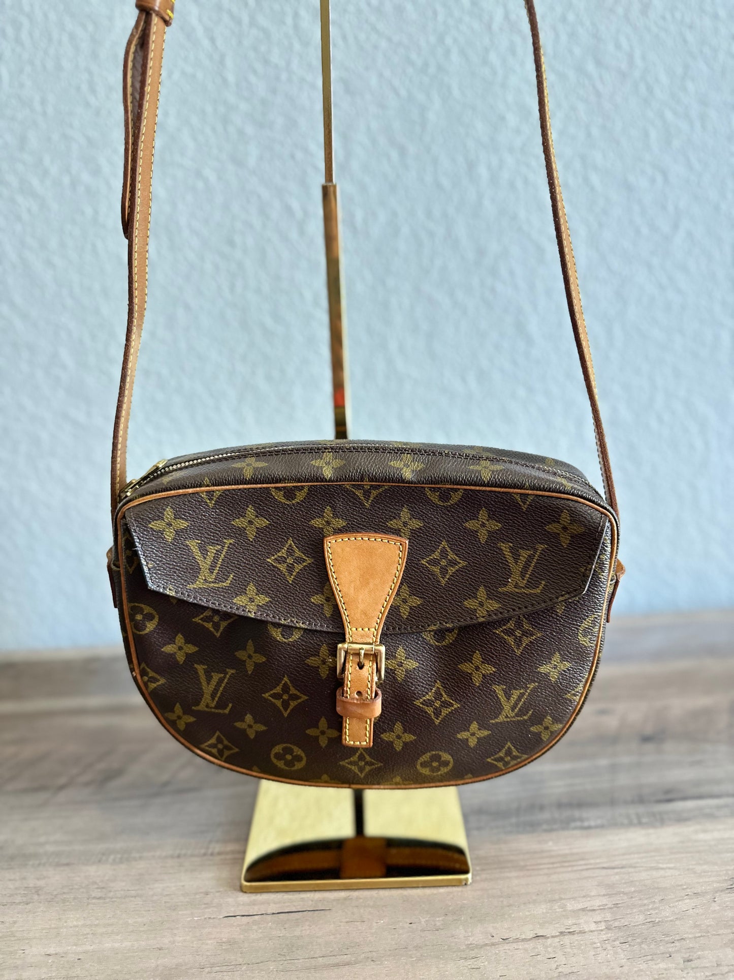 Louis Vuitton Jeune Fille MM Crossbody Should Bag